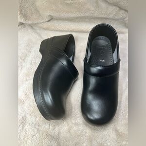 Dansko Clog Size 39 Wide or US 8.5 - 9 wide
